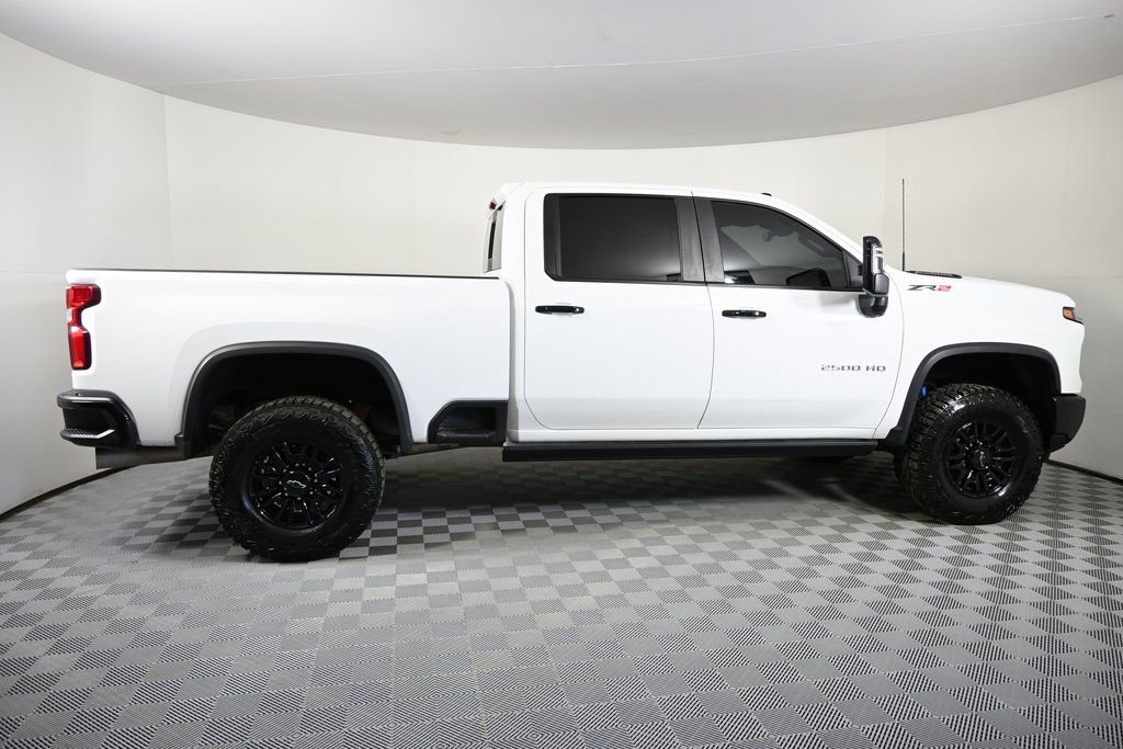 Used 2024 Chevrolet Silverado 2500 ZR2 w/ Technology Package image 8
