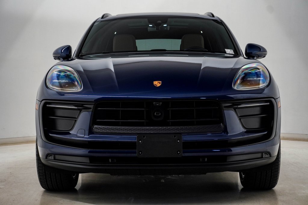 Certified 2025 Porsche Macan image 6