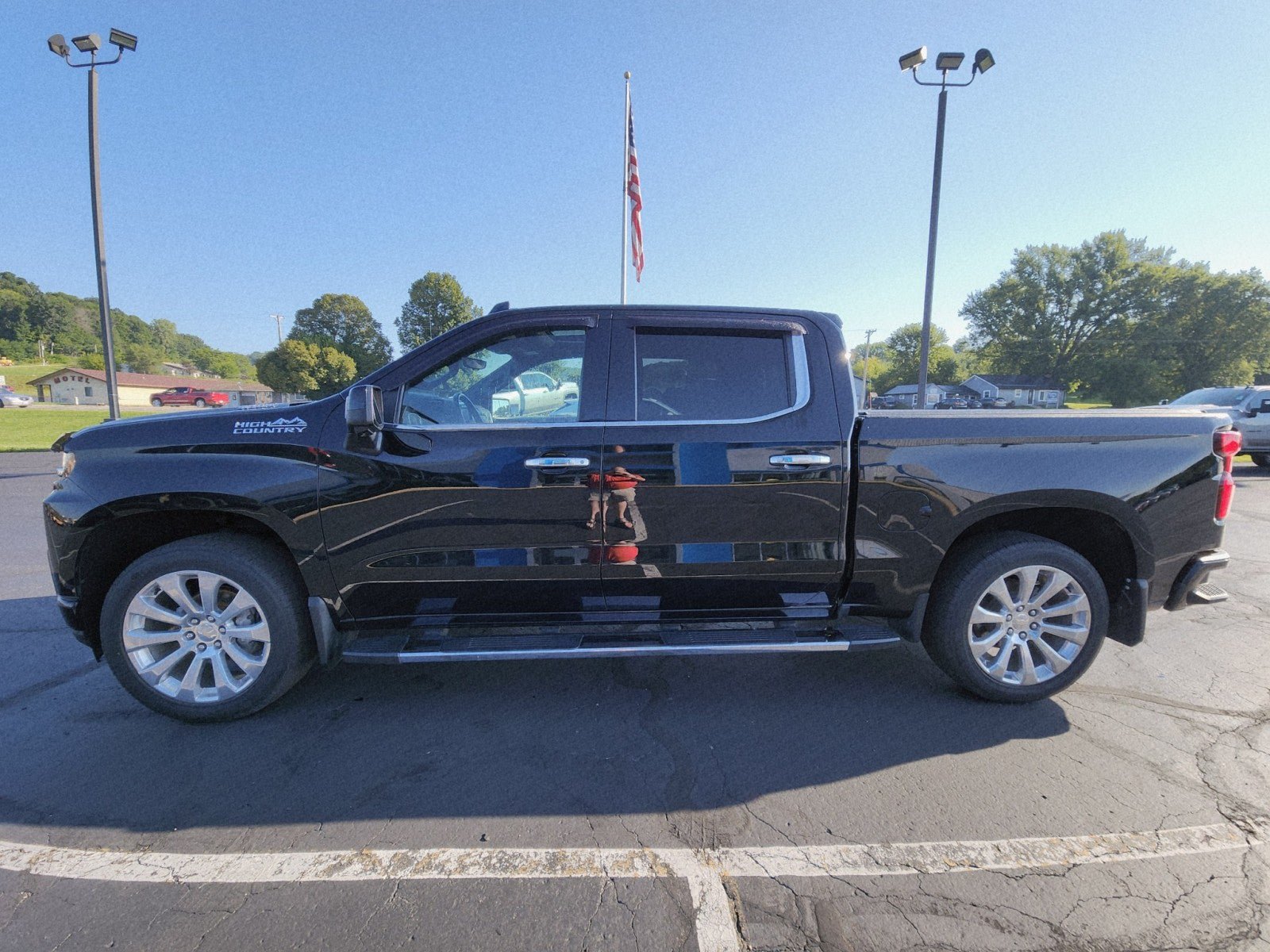 Used 2021 Chevrolet Silverado 1500 High Country w/ Technology Package AWD/4WD image 2