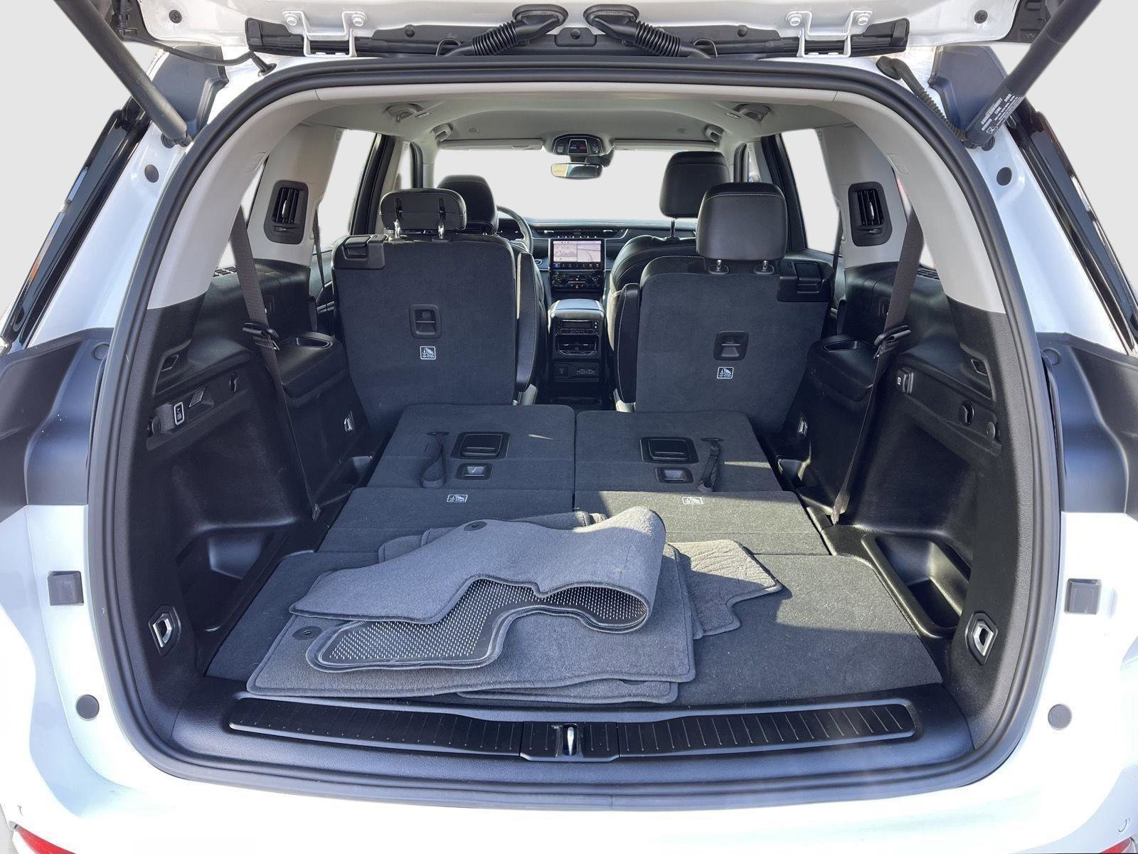 Used 2023 Jeep Grand Cherokee L Limited image 19