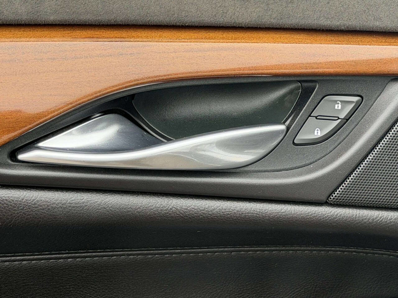 Used 2017 Cadillac Escalade ESV Luxury image 16