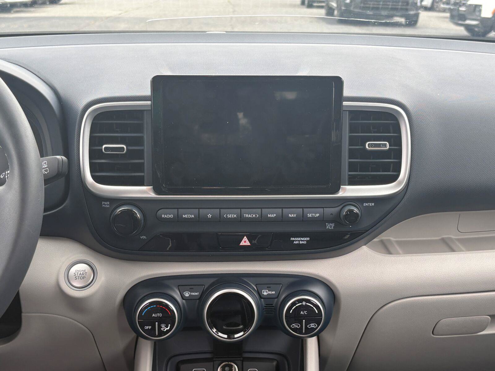 Used 2025 Hyundai Venue Limited FWD image 21