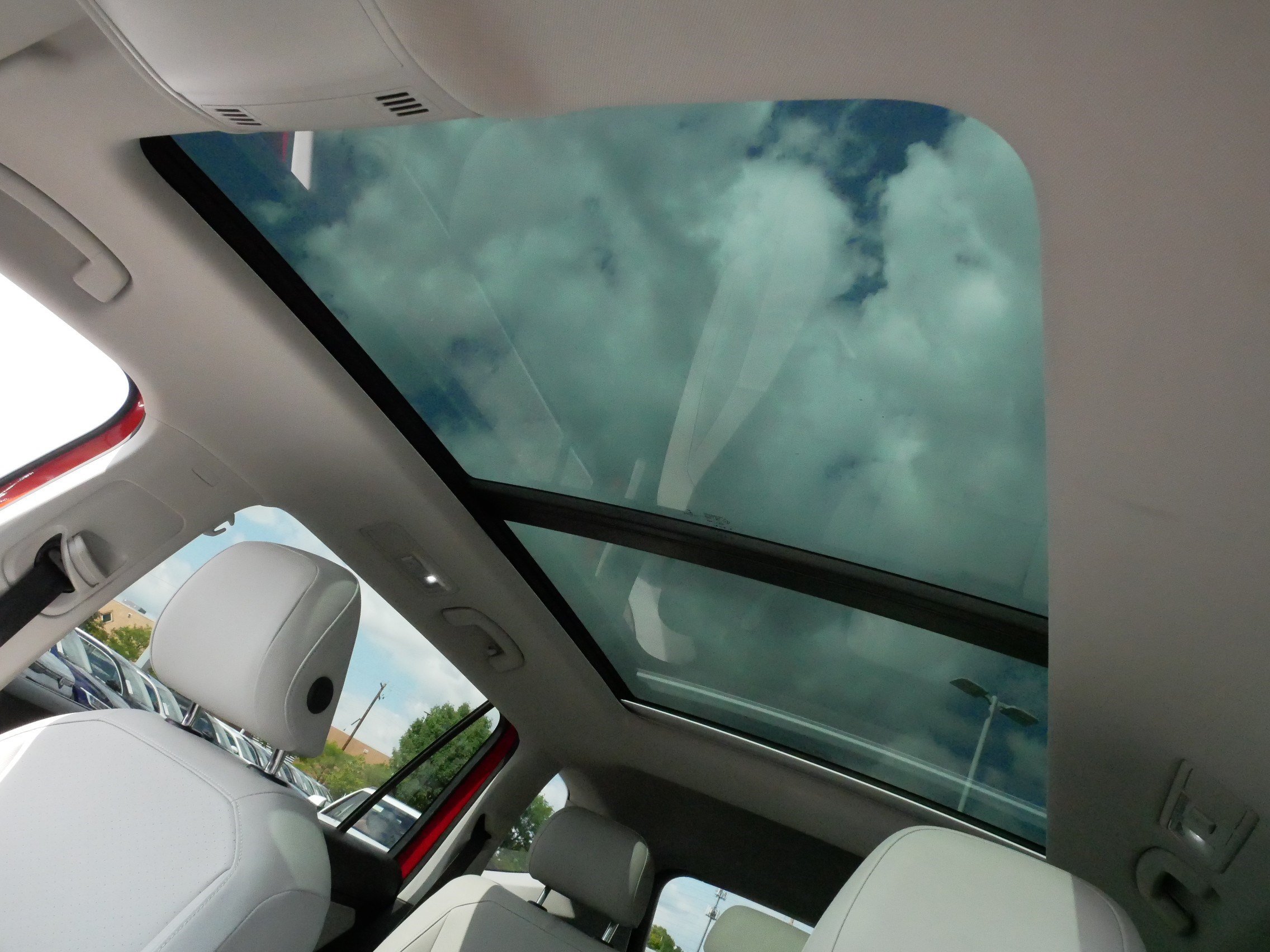 Used 2019 Volkswagen Tiguan SE w/ Panoramic Sunroof Package AWD/4WD image 30
