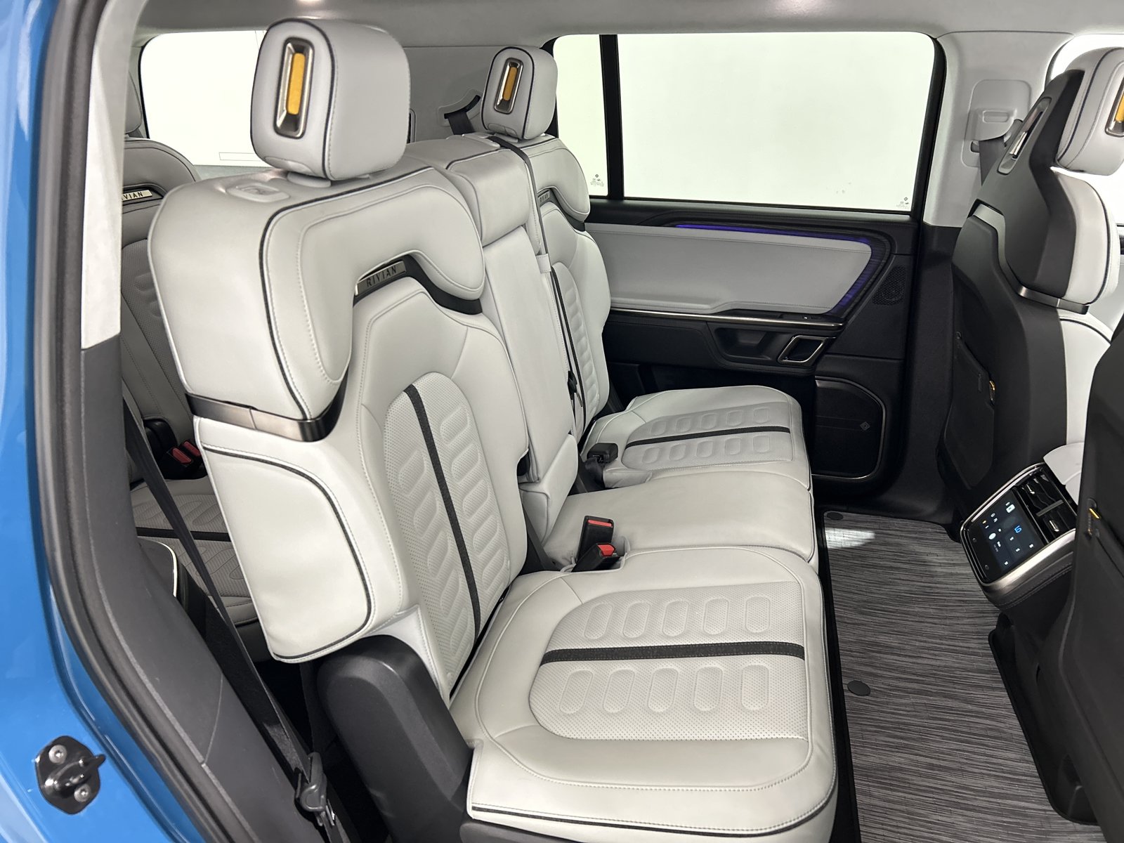 Used 2024 Rivian R1S Adventure AWD/4WD image 23