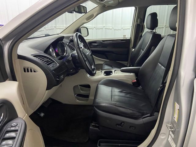 Used 2012 Chrysler Town & Country Touring-L w/ Premium Group FWD image 40