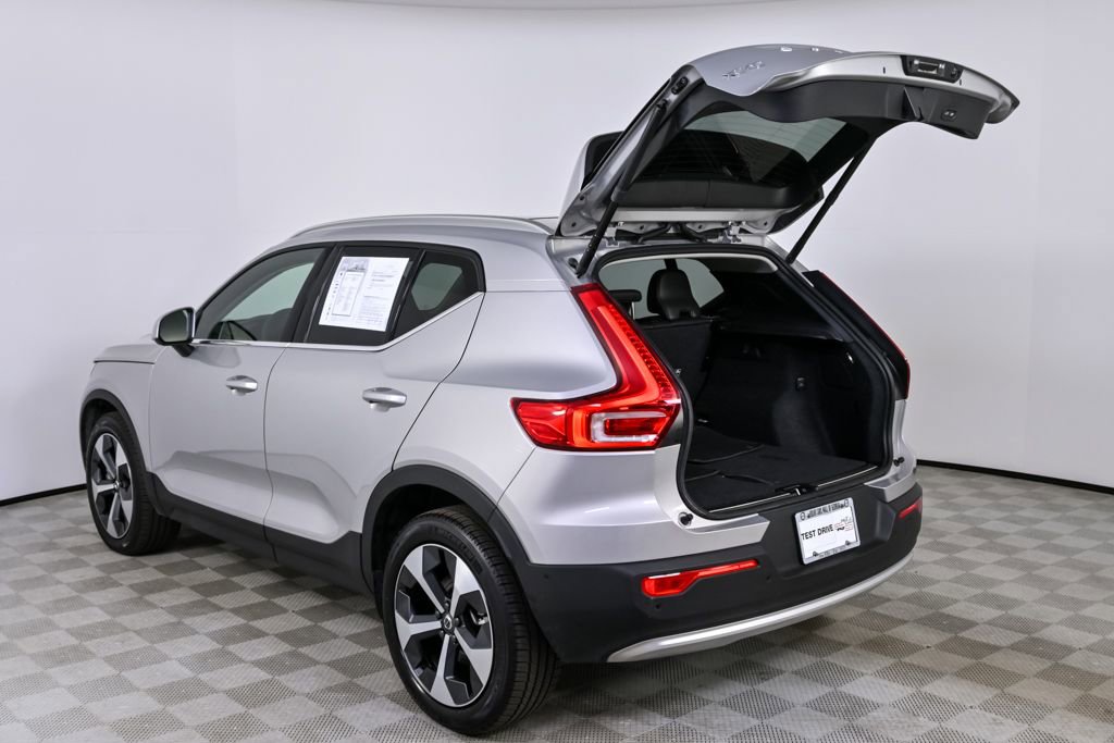 Certified 2025 Volvo XC40 B5 Plus image 30
