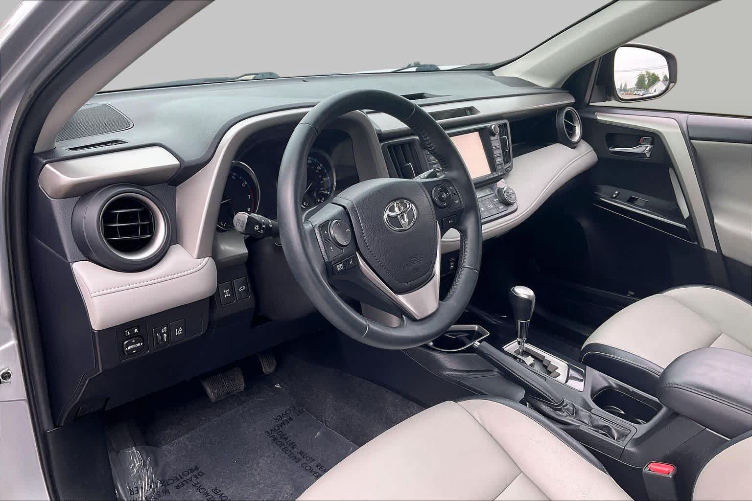 Used 2016 Toyota RAV4 Limited AWD/4WD image 33