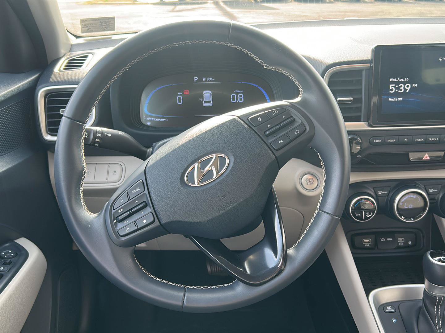 Certified 2024 Hyundai Venue Limited FWD image 18