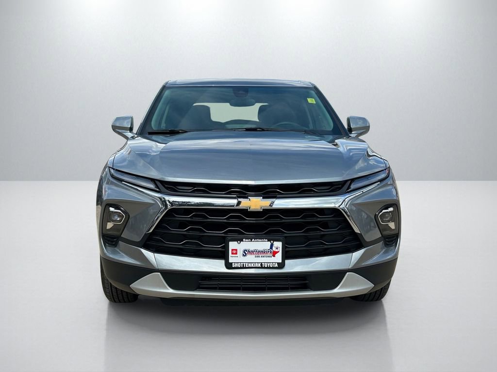Used 2025 Chevrolet Blazer LT AWD/4WD image 2