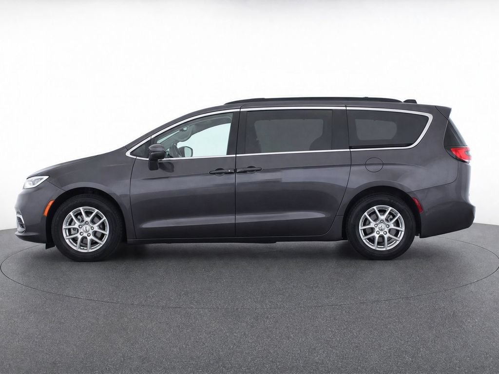 Used 2022 Chrysler Pacifica Touring-L FWD image 3