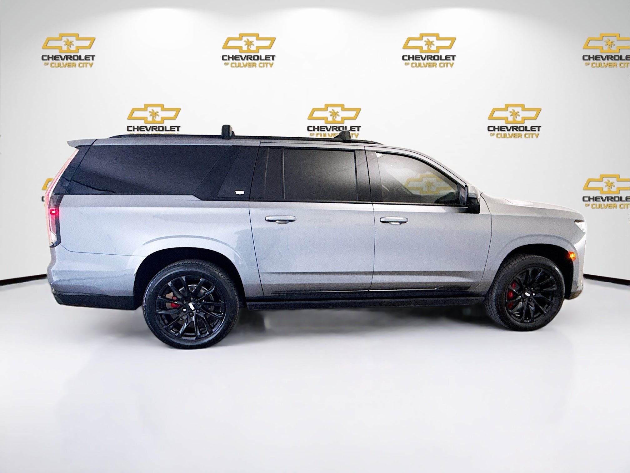 Used 2022 Cadillac Escalade ESV Sport Platinum w/ LPO, ONYX Package AWD/4WD image 9