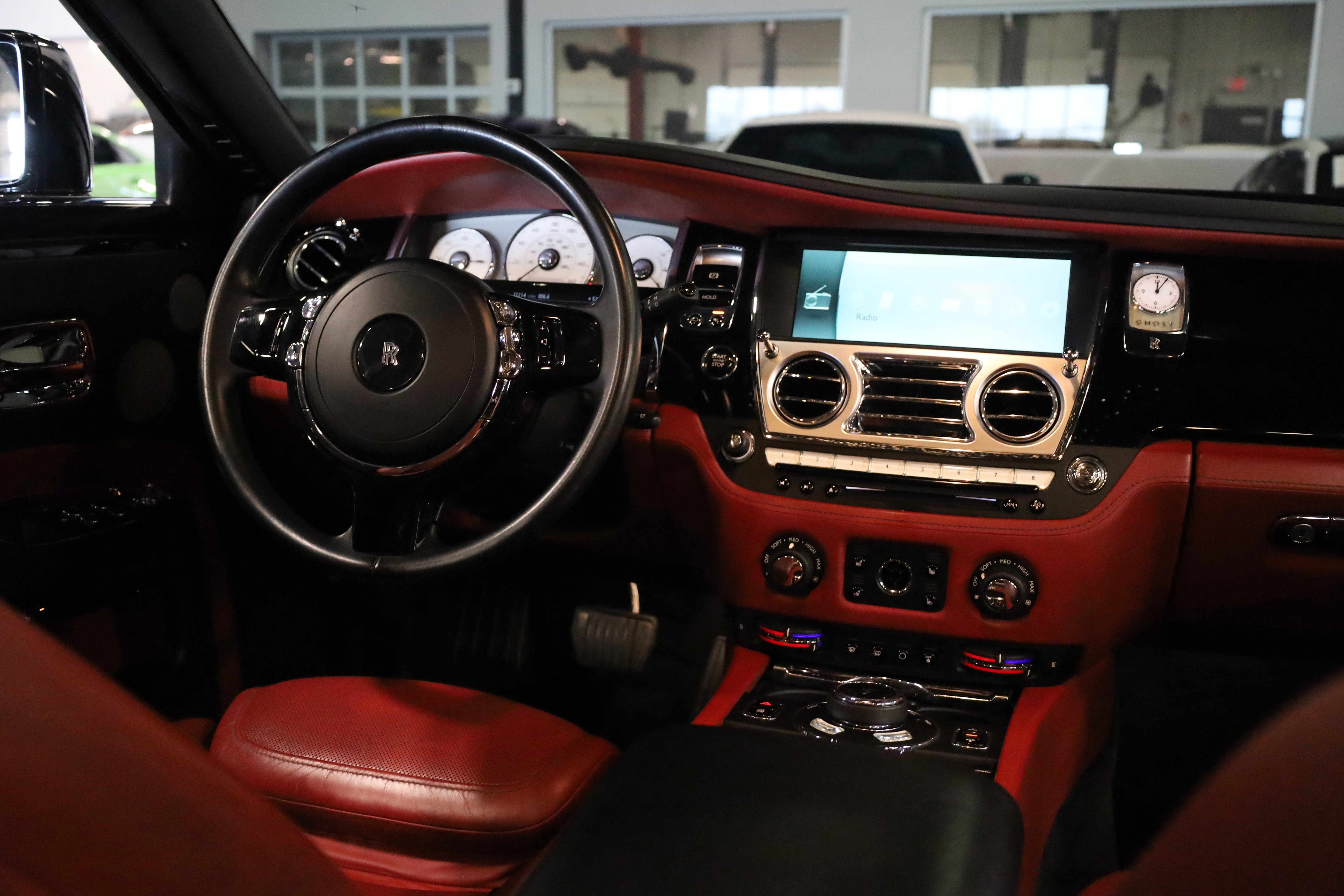 Used 2017 Rolls-Royce Ghost image 34