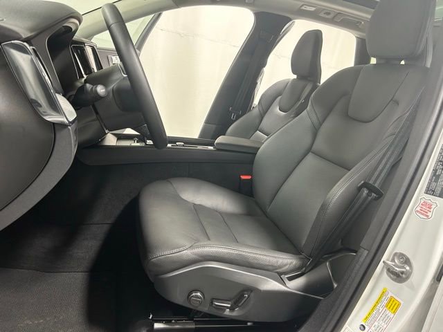 Used 2025 Volvo XC60 B5 Plus image 10