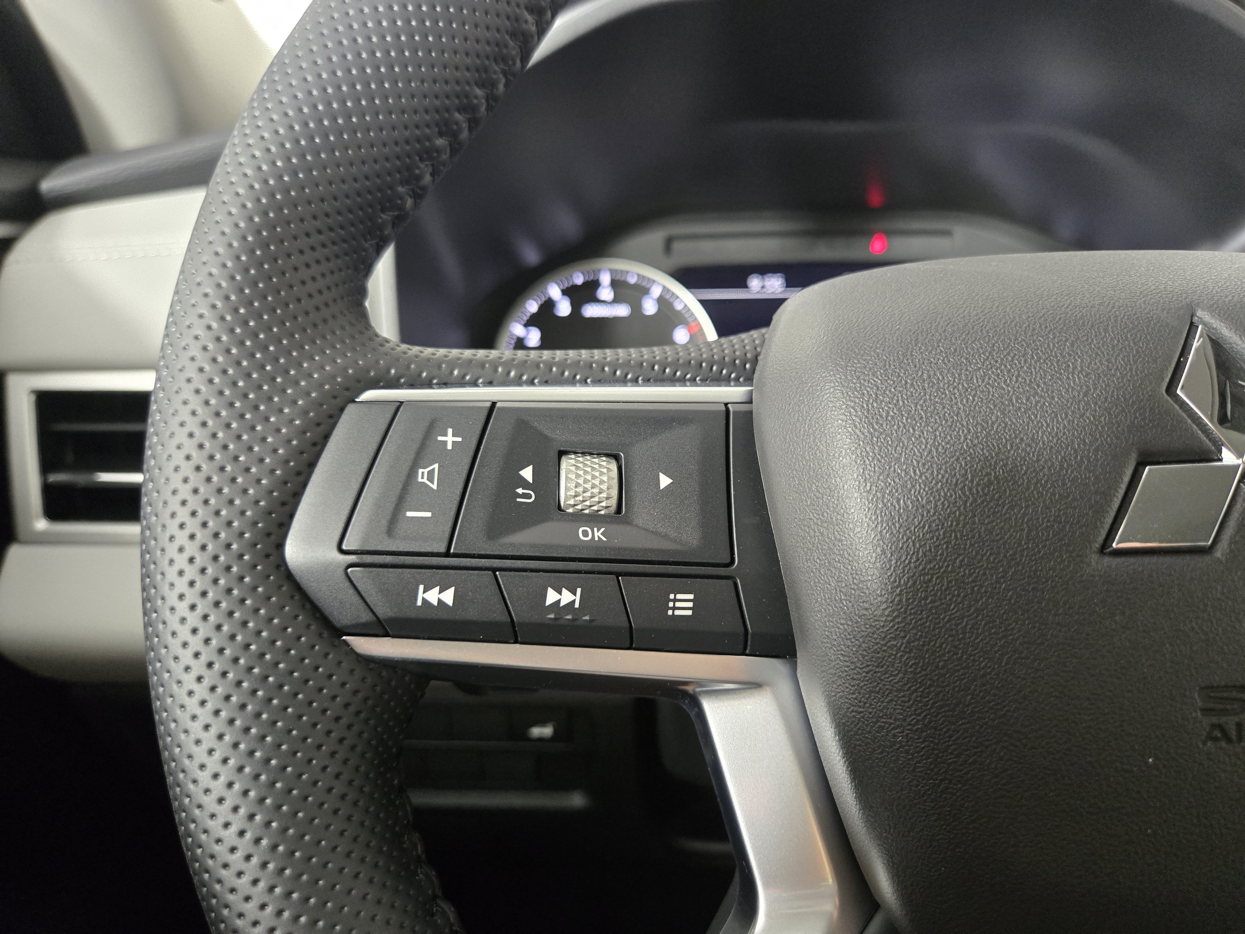 New 2026 Mitsubishi Outlander SE FWD image 15