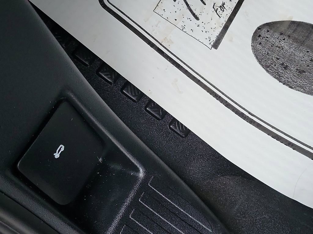 Used 2021 Land Rover Defender 110 SE image 26