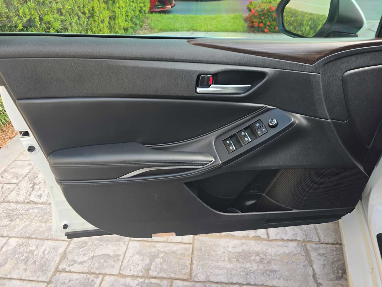 Used 2022 Toyota Avalon XLE w/ Moonroof Package FWD image 15