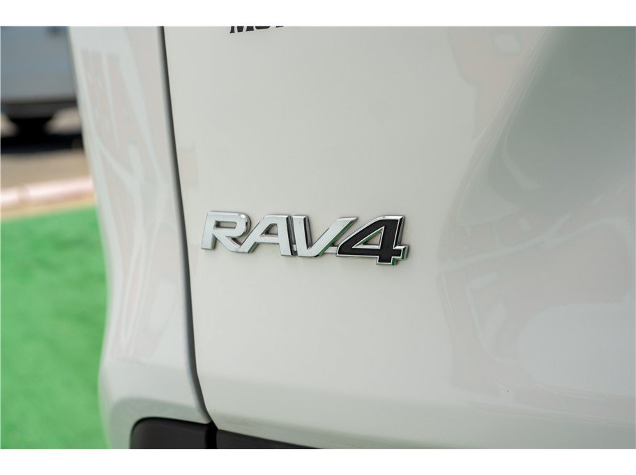 Used 2024 Toyota RAV4 XLE FWD image 43