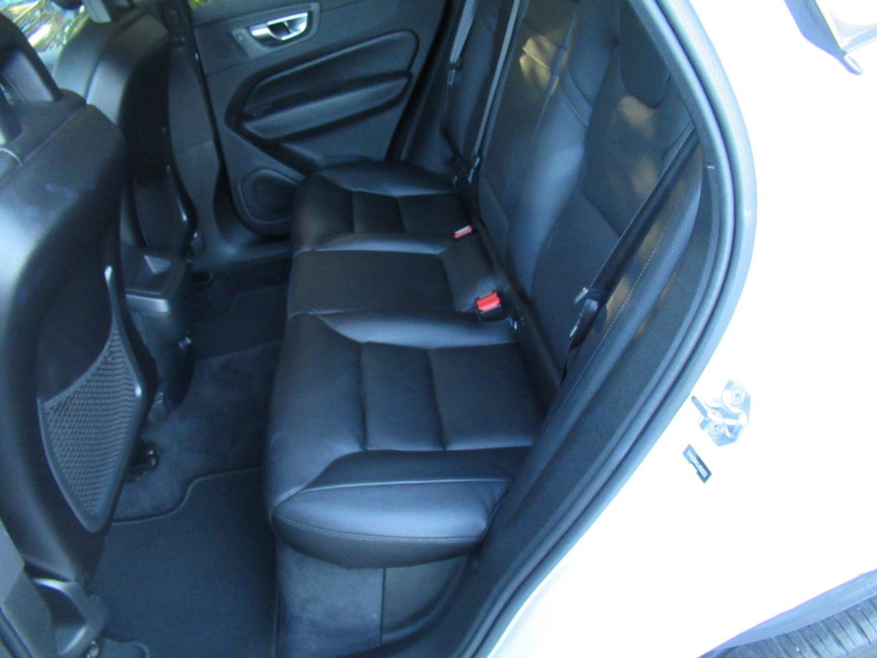Used 2018 Volvo XC60 T6 Momentum AWD/4WD image 12