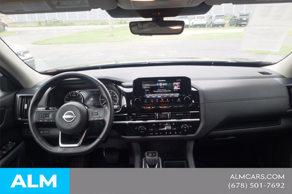 Used 2025 Nissan Pathfinder SL AWD/4WD image 21