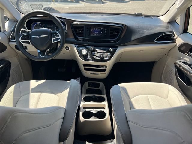 Used 2017 Chrysler Pacifica LX FWD image 13