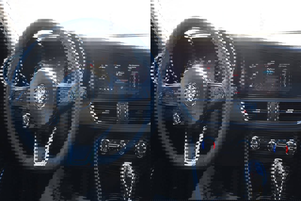 Used 2020 Alfa Romeo Giulia Sprint w/ Cold Weather Package image 22