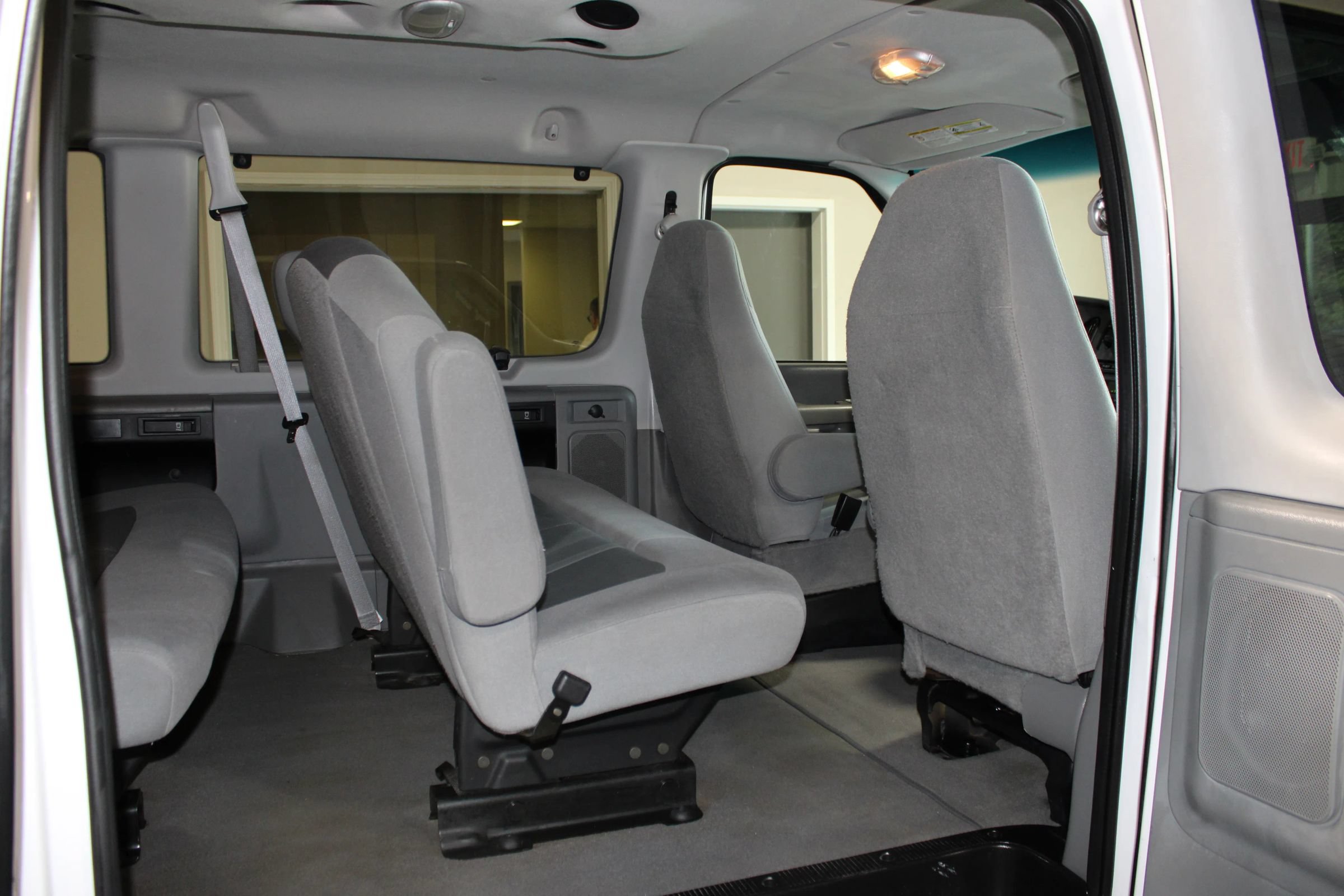 Used 2008 Ford E-350 and Econoline 350 XL RWD image 25