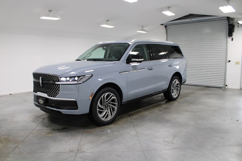 New 2026 Lincoln Navigator Reserve video 3