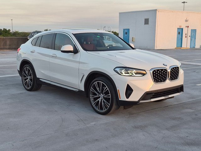 Used 2024 BMW X4 xDrive30i w/ Parking Assistance Package AWD/4WD image 3