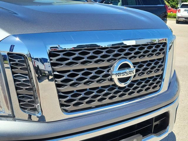 Used 2018 Nissan Titan SV image 7