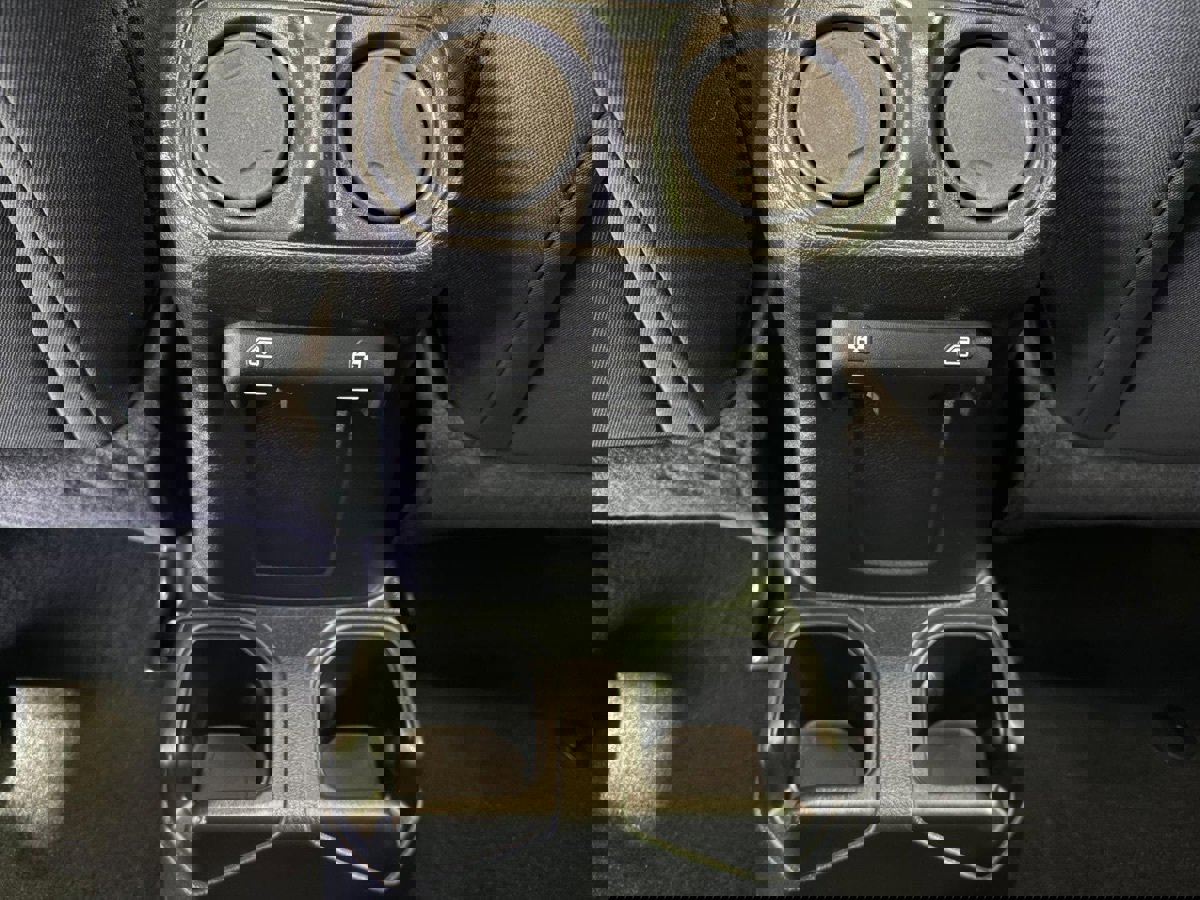 Used 2023 Jeep Gladiator Willys image 37