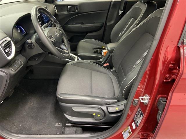 Used 2024 Hyundai Venue Limited image 20