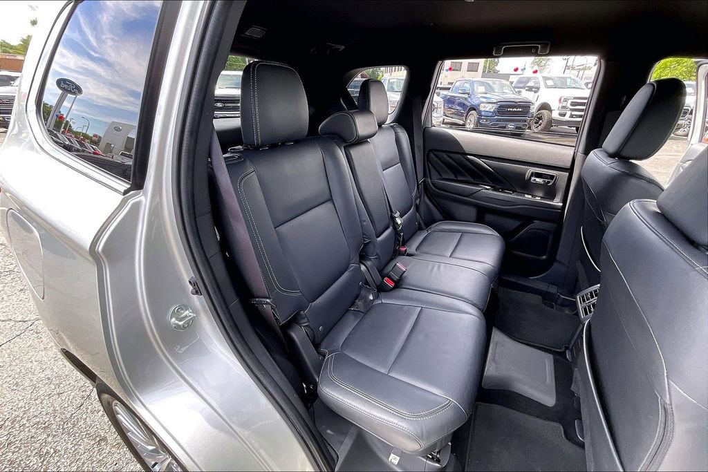 Used 2019 Mitsubishi Outlander SEL AWD/4WD image 26