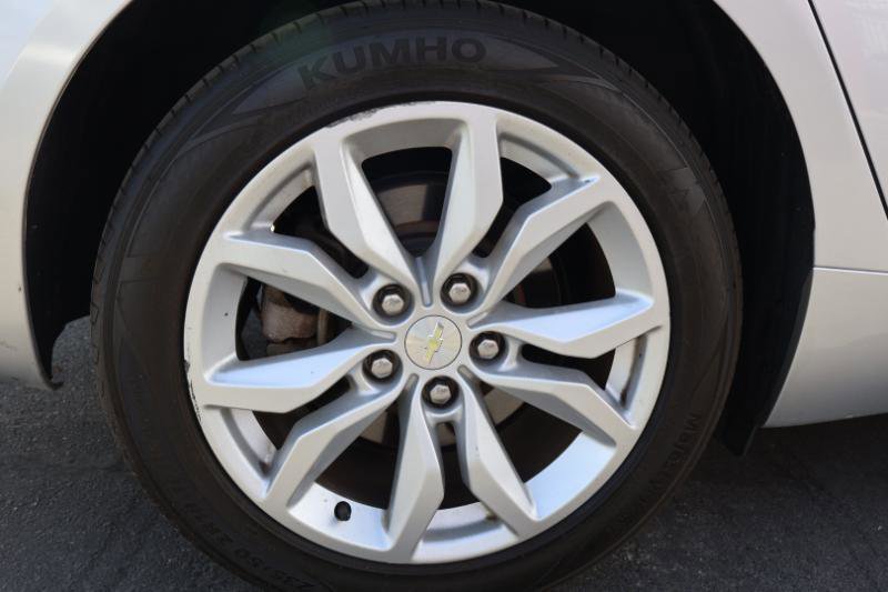 Used 2017 Chevrolet Impala LT w/ Convenience Package FWD image 9
