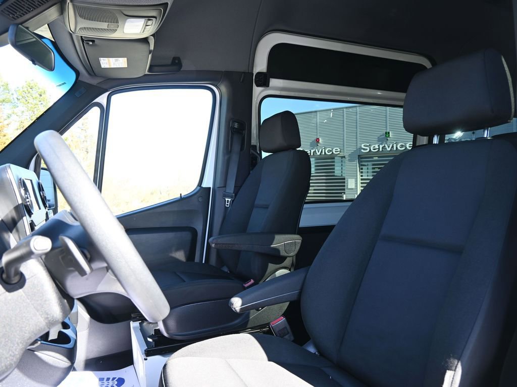 Used 2024 Mercedes-Benz Sprinter 2500 image 16