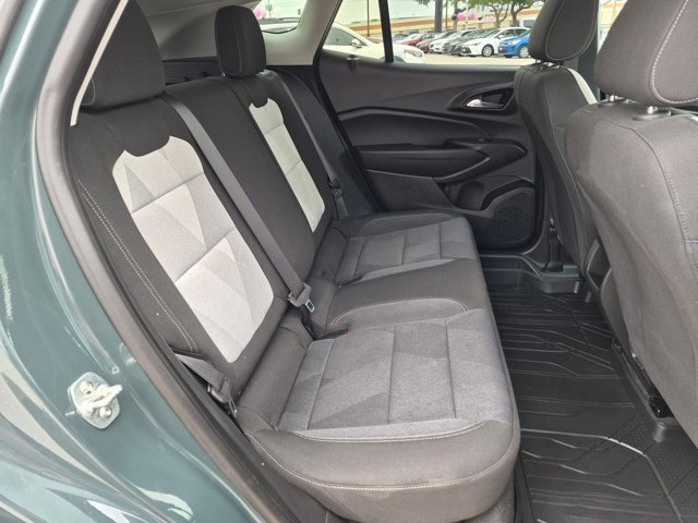 Used 2025 Chevrolet Trax LS w/ LS Convenience Package FWD image 19