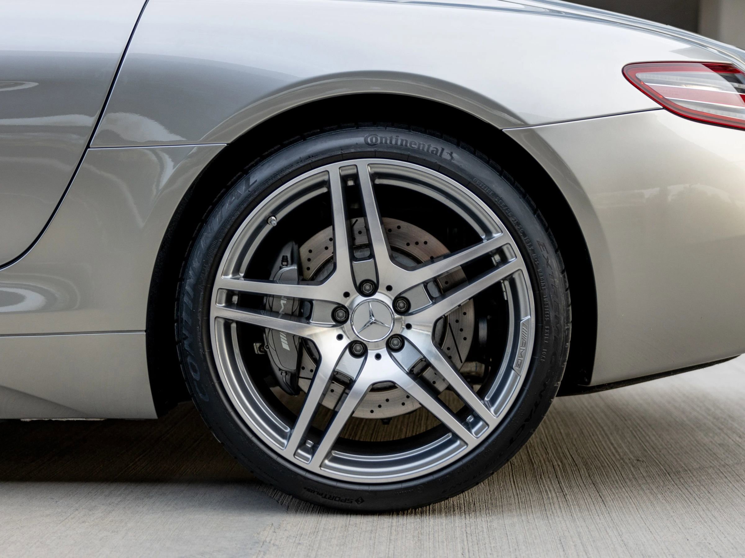 Used 2011 Mercedes-Benz SLS AMG Coupe image 30