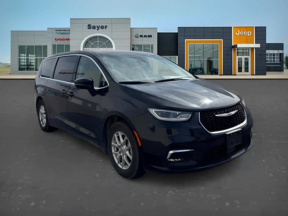 Used 2024 Chrysler Pacifica Touring-L FWD image 1
