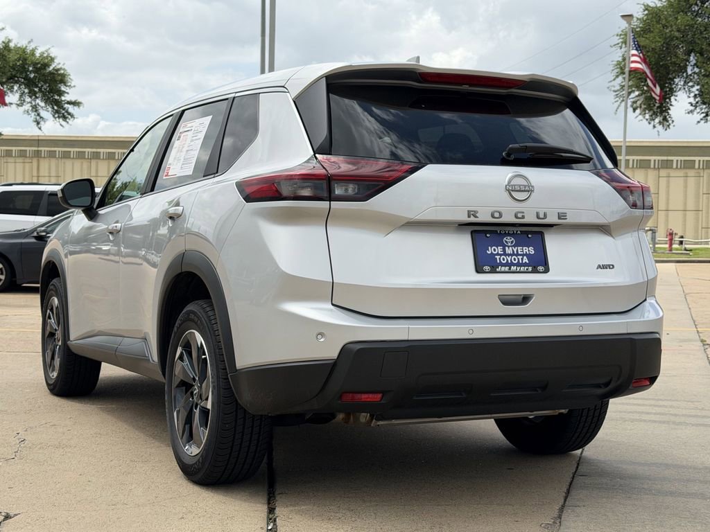 Used 2025 Nissan Rogue SV AWD/4WD image 7