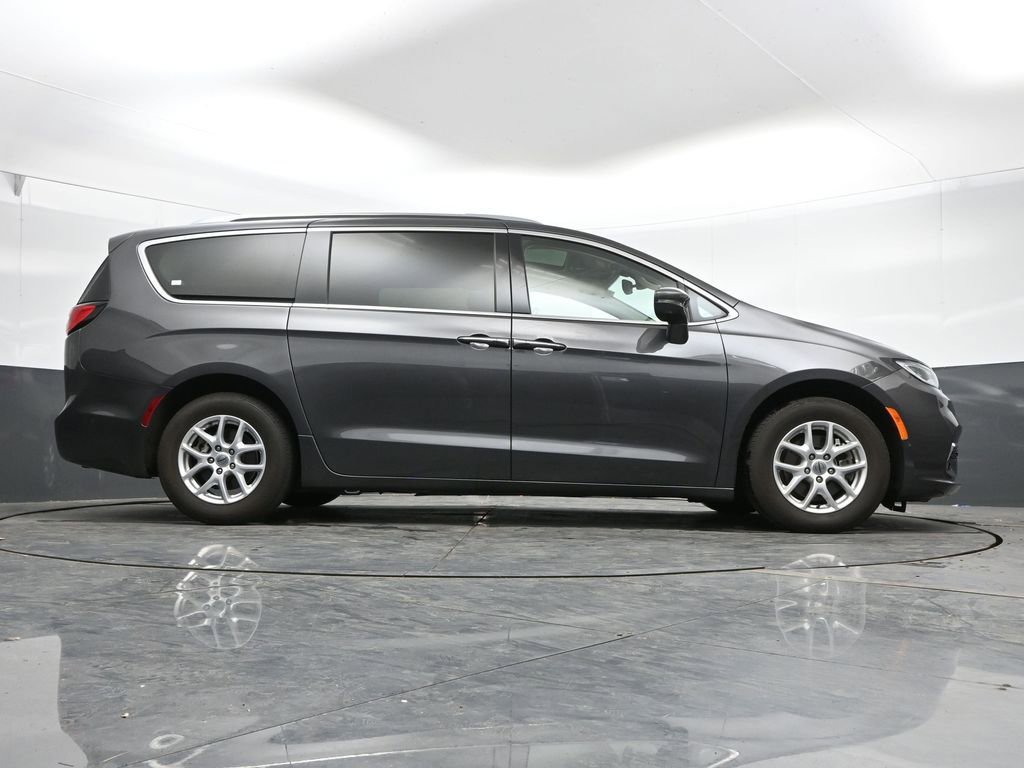 Used 2021 Chrysler Pacifica Touring-L w/ Uconnect Theater Family Group FWD image 42