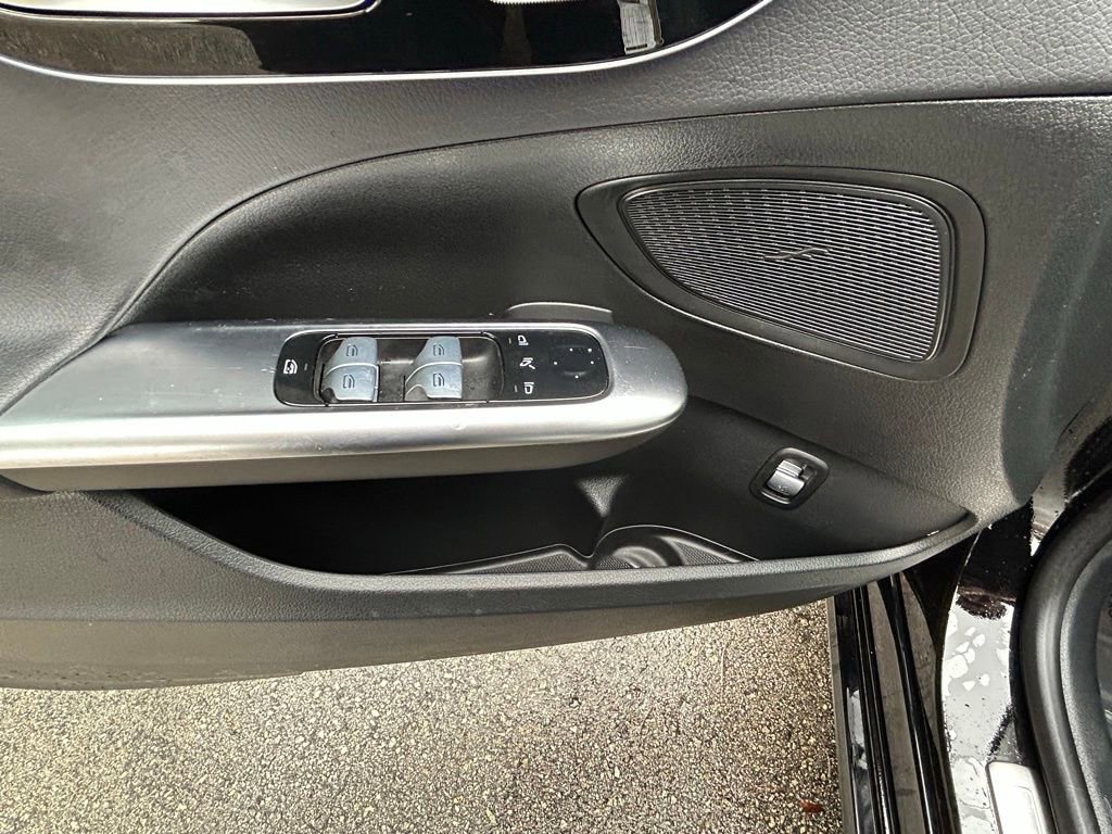 Used 2025 Mercedes-Benz C 300 4MATIC Sedan image 17