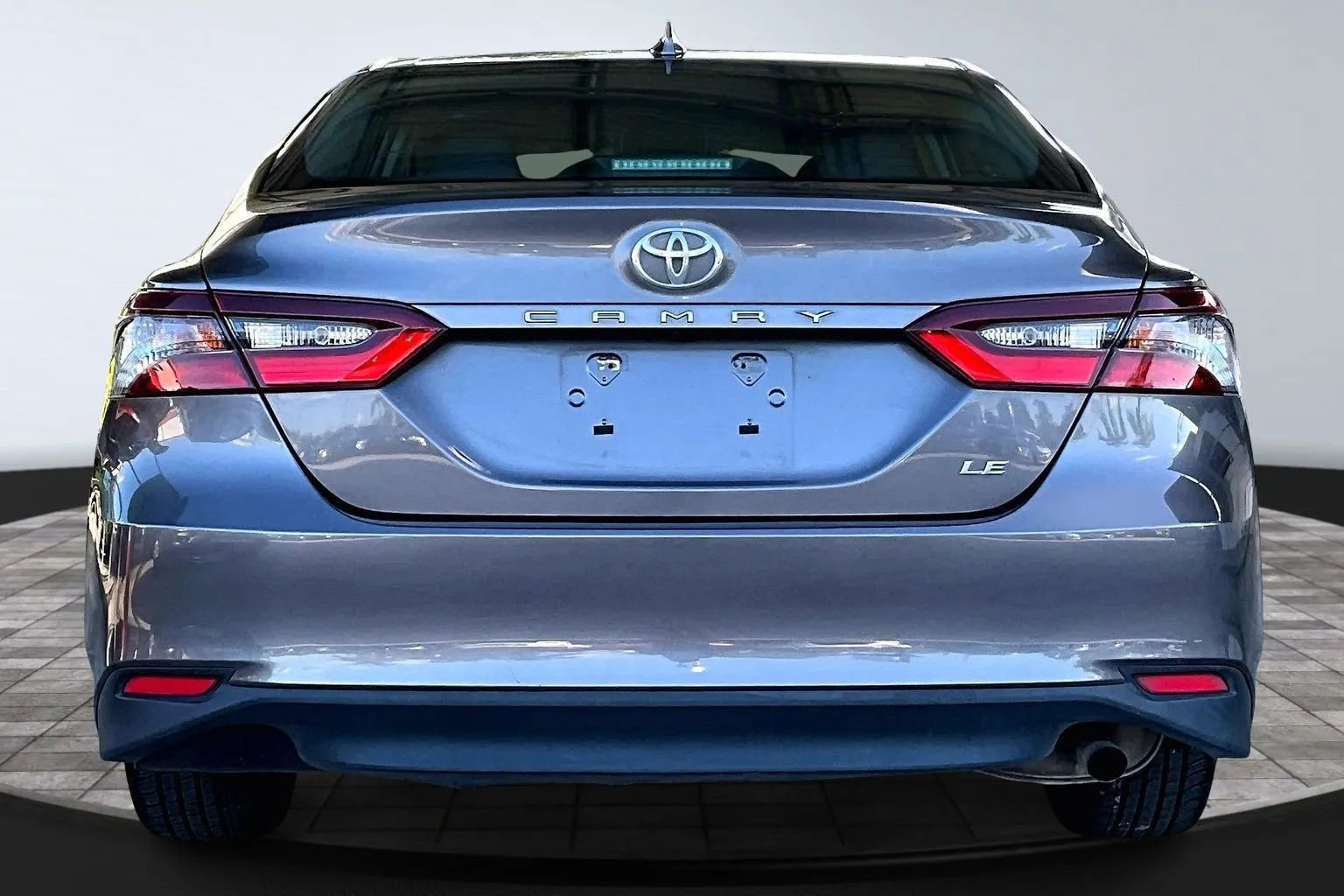 Used 2022 Toyota Camry LE FWD image 5