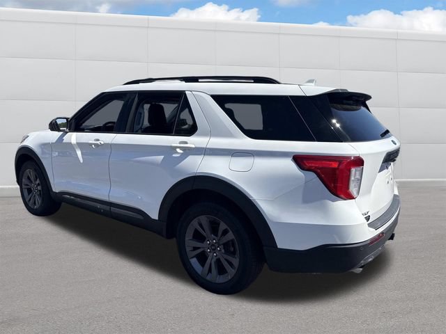 Used 2023 Ford Explorer XLT w/ Equipment Group 202A AWD/4WD image 3