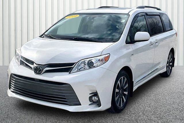 Used 2019 Toyota Sienna XLE w/ XLE Navigation Package image 2