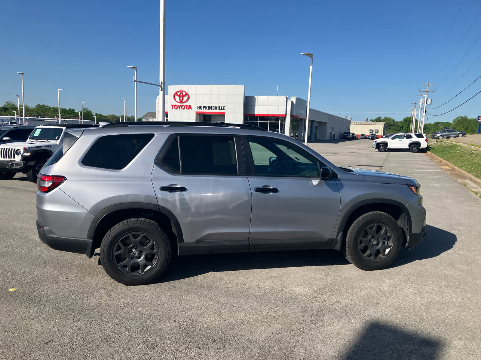 Used 2025 Honda Pilot TrailSport image 8