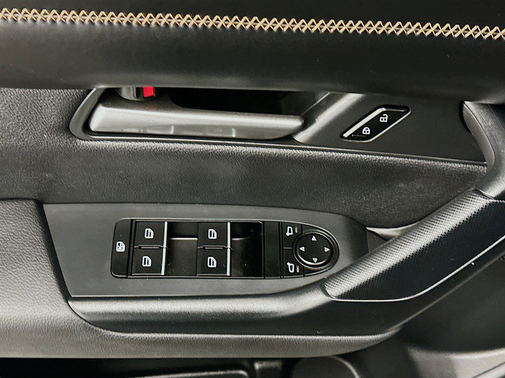 Used 2025 MAZDA CX-50 AWD 2.5 Hybrid w/ Cargo Package image 15