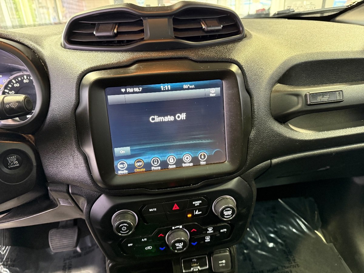 Used 2021 Jeep Renegade Latitude w/ Sun & Sound Group FWD image 16