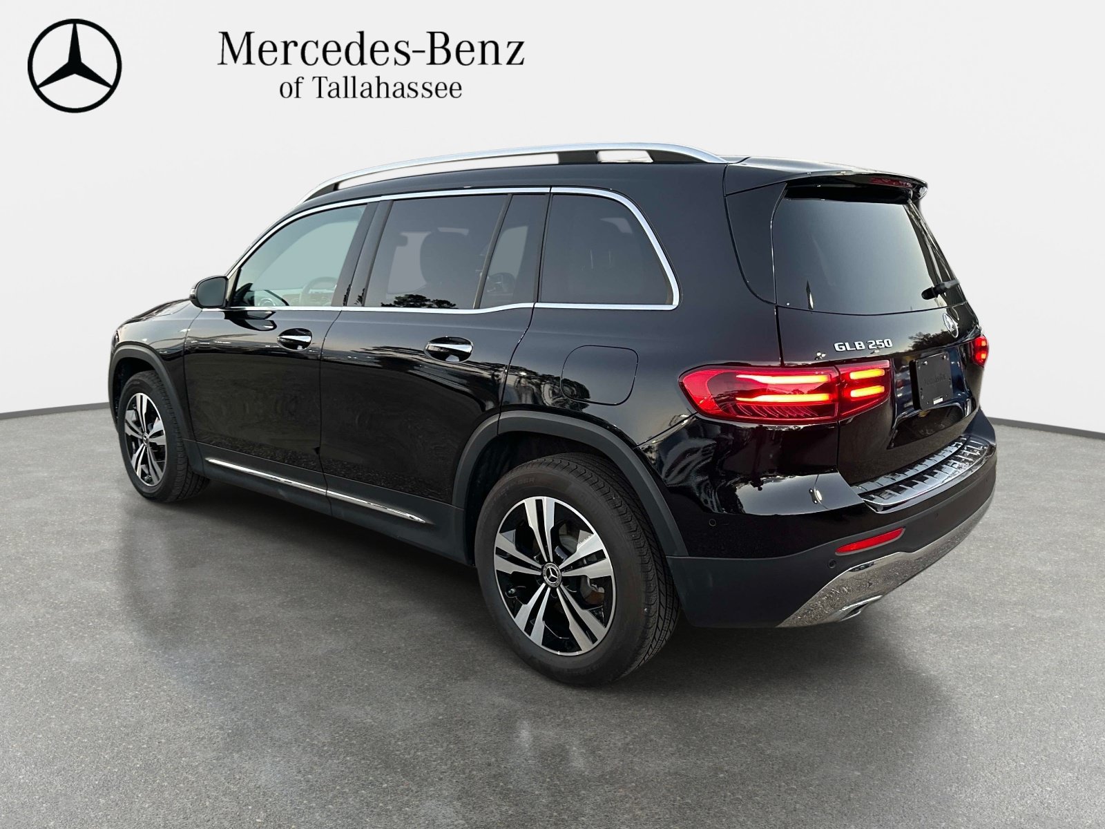 Used 2025 Mercedes-Benz GLB 250 image 3