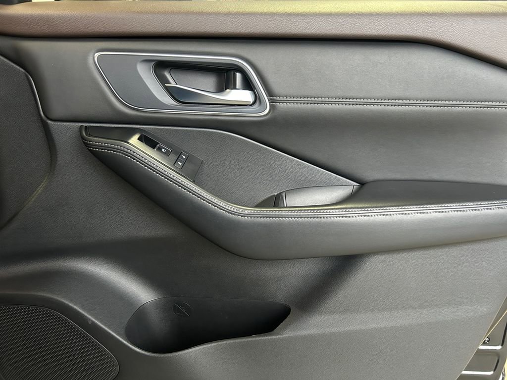 Used 2021 Nissan Rogue SL w/ Premium Package image 25