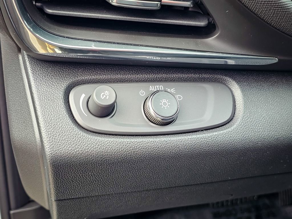 Used 2025 Buick Envista Preferred image 14