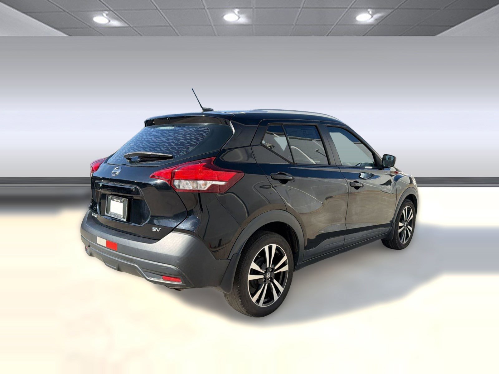 Used 2018 Nissan Kicks SV image 9